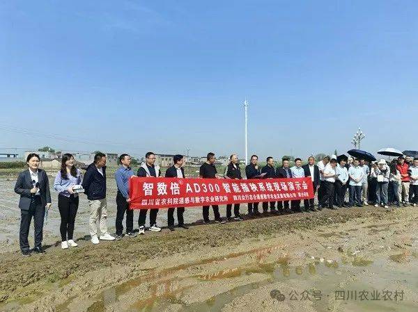給插秧機裝上“智慧大腦”，這場“田埂上的發(fā)布會”大有看頭！:插秧機