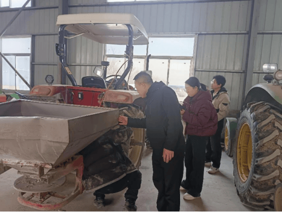 無棣縣：農(nóng)機(jī)“購車即掛牌” 助力農(nóng)機(jī)“一件事”:農(nóng)機(jī)
