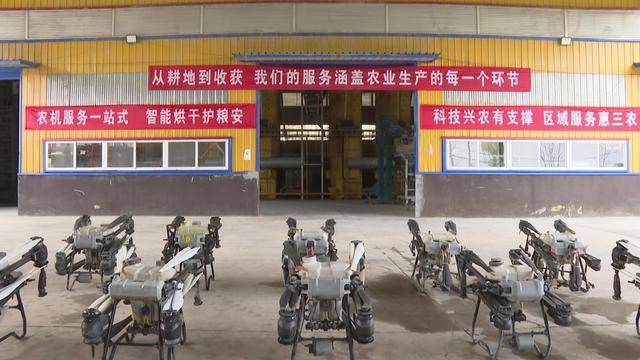 “河南農(nóng)機(jī)云平臺(tái)”建設(shè)成效初步顯現(xiàn)<strong></p>
<p>農(nóng)機(jī)
</strong>，10萬(wàn)臺(tái)農(nóng)機(jī)上線:農(nóng)機(jī)

